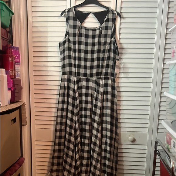 Gabby Skye Dresses & Skirts - 🍀Gabby Skye Black and White Checkered Dress